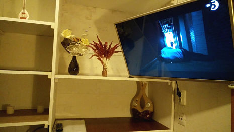 TV LED dormitorio del estudio Amzei centro historico Bucarest alquiler corto plazo